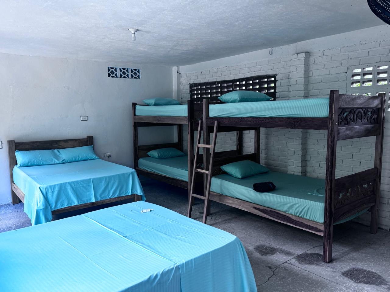 Camarotes en habitación grande